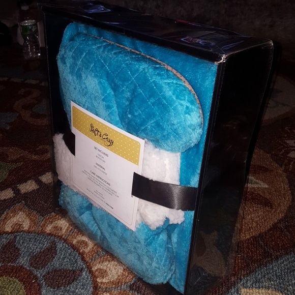 Soft throw & bootie set - Picture 4 of 4